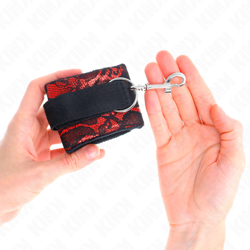 KINK - Short VELVET LACE AND NYLON WRIST RESTRAINTS RED/BLACK 23 X 6.5 CM