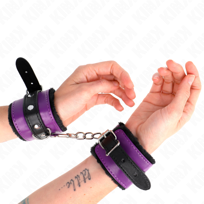KINK - PREMIUM FUR-LINED WRIST RESTRAINTS BLACK WITH PURPLE / BLACK BELT ADJUSTABLE 17-29 CM X 6 CM
