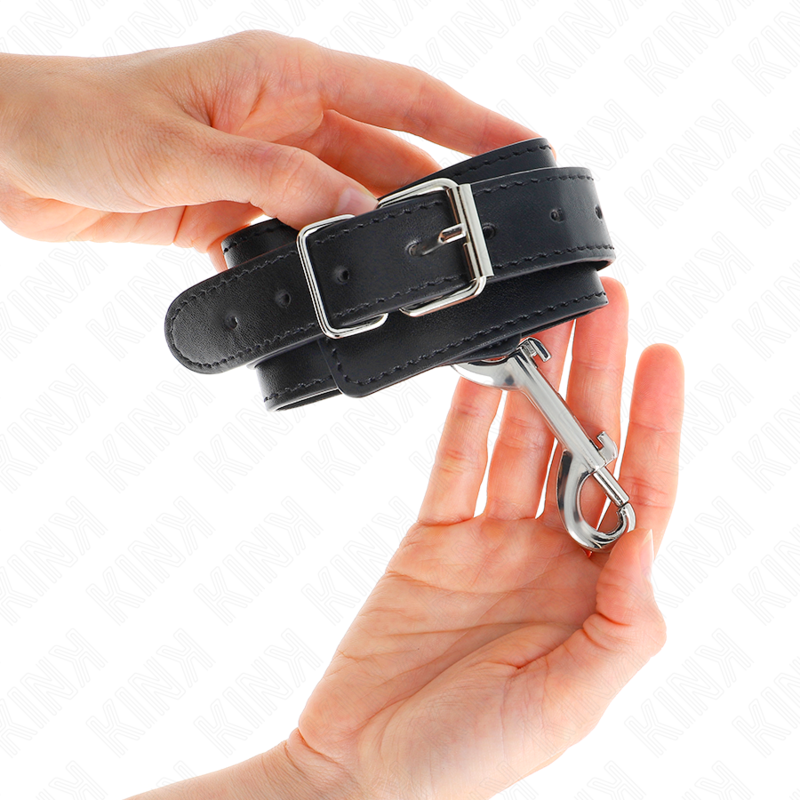 KINK - WRIST RESTRAINTS - SINGLE ROW OF RIVETS AND LARGE BUCKLE BLACK ADJUSTABLE 17-28 CM X 5 CM