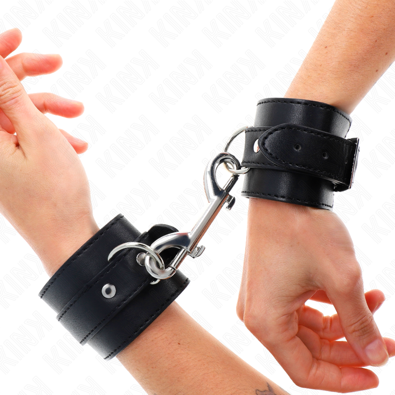 KINK - WRIST RESTRAINTS - SINGLE ROW OF RIVETS AND LARGE BUCKLE BLACK ADJUSTABLE 17-28 CM X 5 CM